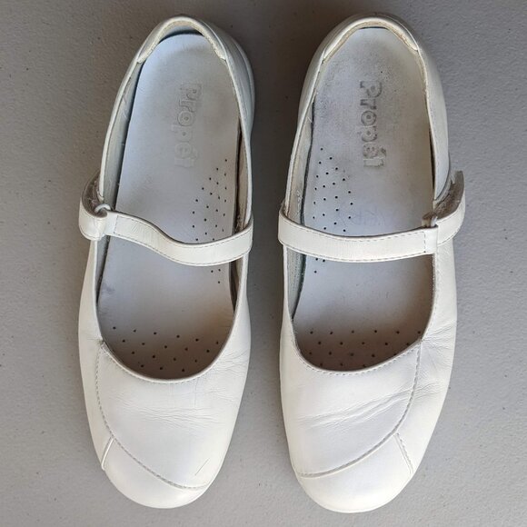 Propet ALL white, leather mary janes with removable insole, Velcro closure - Picture 3 of 8